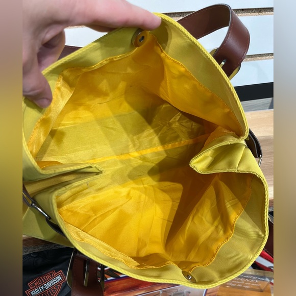 Bright yellow canvas shoulder bag - Picture 7 of 11